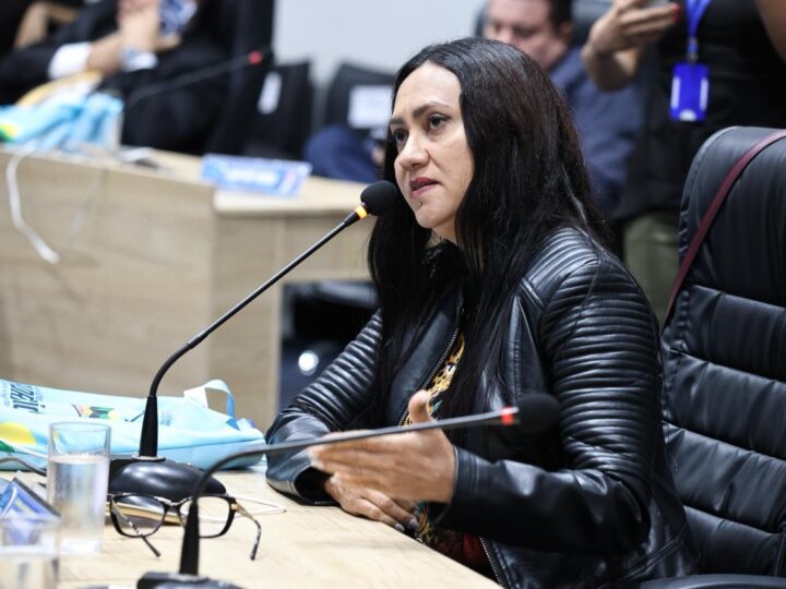 Vereadora Jacqueline Gouveia solicita melhorias em rua do bairro Leandro Bezerra