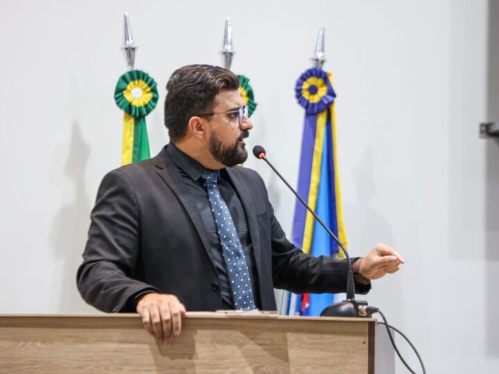 Vereador Lukão solicita limpeza urbana, reparos em calçamento e manutenção de poste em Juazeiro do Norte
