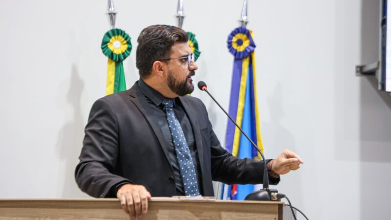 Vereador Lukão solicita limpeza urbana, reparos em calçamento e manutenção de poste em Juazeiro do Norte