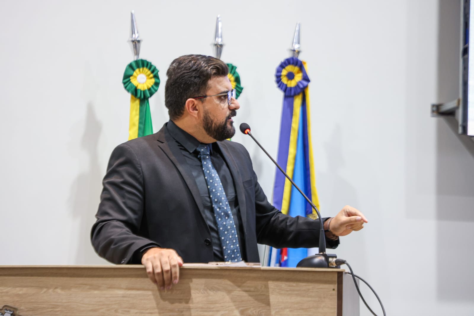 Vereador Lukão solicita limpeza urbana, reparos em calçamento e manutenção de poste em Juazeiro do Norte