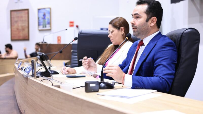 Vereador Barbosa Neto apresenta solicitações de infraestrutura e homenagens na Câmara de Juazeiro do Norte