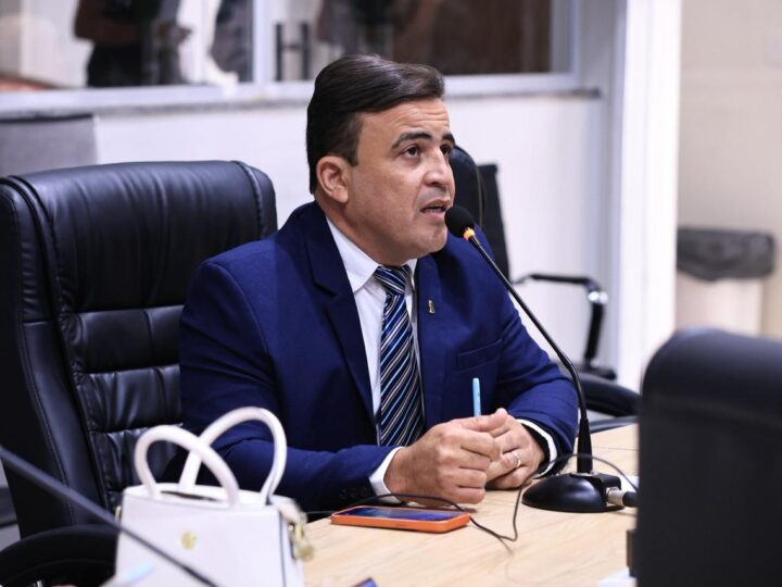 Vereador Alexandre Sobreira cobra reparos em vias e desperdício de água em Juazeiro do Norte