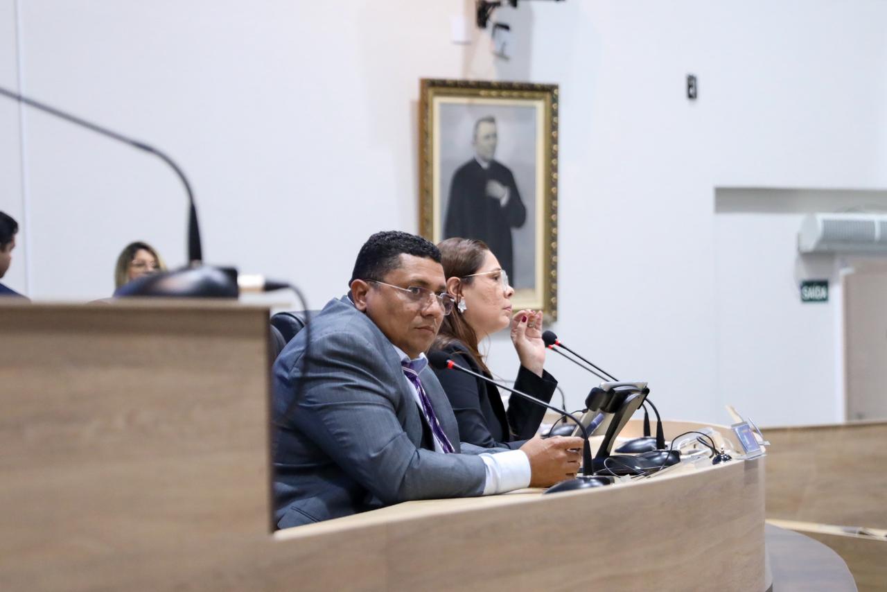 Vereador Badú solicita operação tapa-buracos nos bairros Timbaúba e Tiradentes