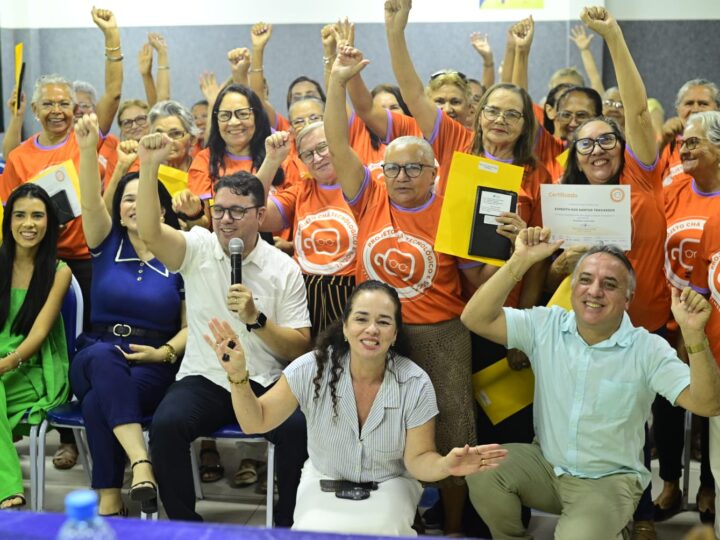 Projeto Chá Tecnológico certifica 38 idosos em nova turma do projeto