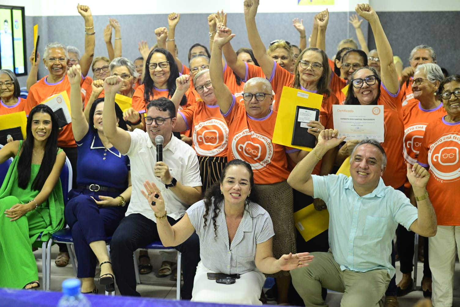 Projeto Chá Tecnológico certifica 38 idosos em nova turma do projeto