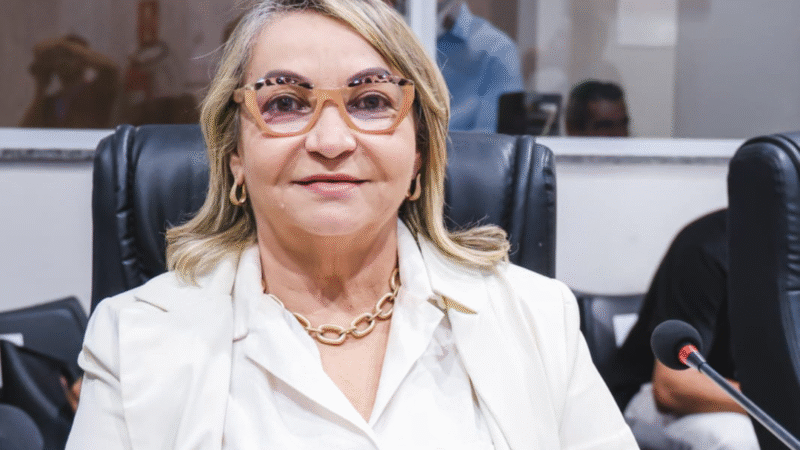 Vereadora Rita Monteiro cobra serviços de limpeza e poda em bairros de Juazeiro do Norte