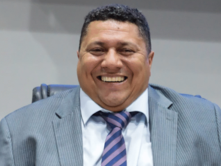 Vereador Badú solicita tapa-buracos no Carité e capinação no bairro Planalto