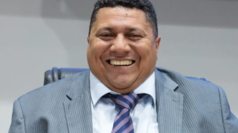 Vereador Badú solicita tapa-buracos no Carité e capinação no bairro Planalto