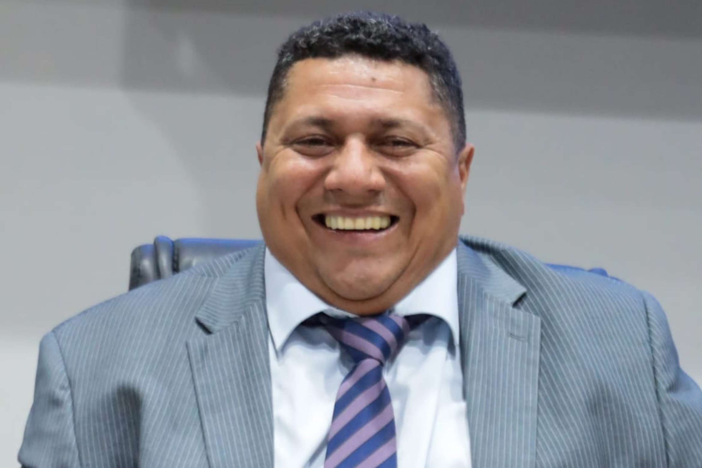 Vereador Badú solicita tapa-buracos no Carité e capinação no bairro Planalto