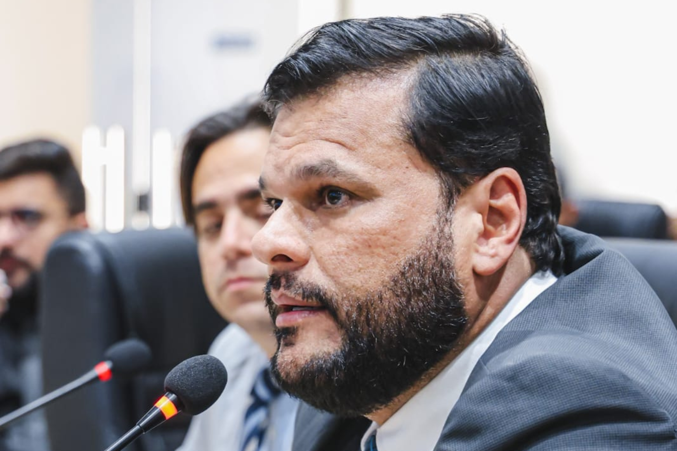 Vereador Márcio Jóias solicita instalação de quebra-mola no bairro São José