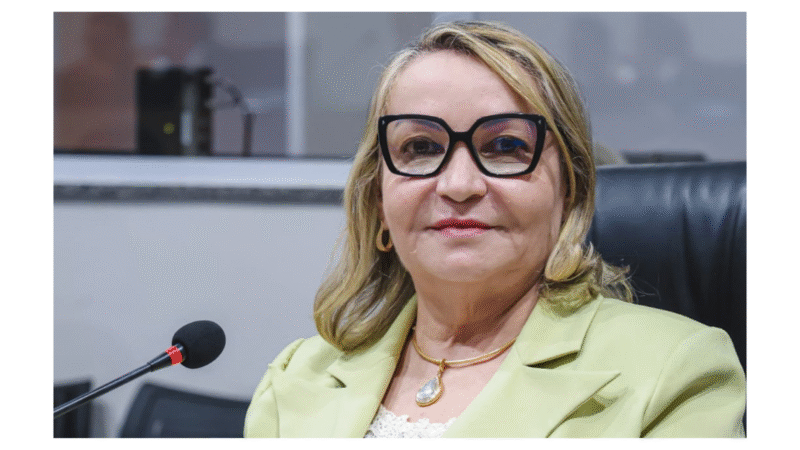Vereadora Rita Monteiro solicita limpeza e retirada de entulhos nos bairros Antônio Vieira e Frei Damião