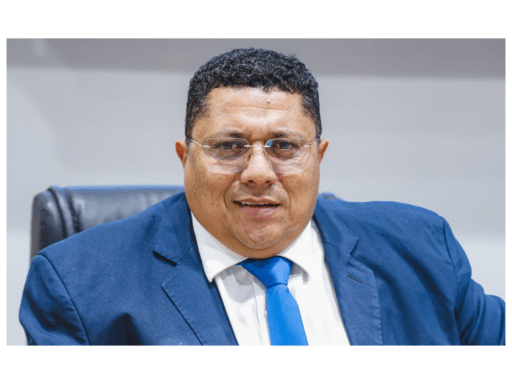 Vereador Badú solicita capinação e limpeza em comunidades dos bairros Santo Antônio e Campo Alegre
