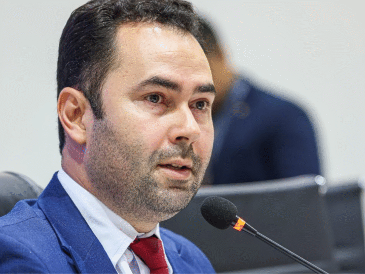 Vereador Barbosa Neto solicita recuperação de calçamento no bairro Antônio Vieira
