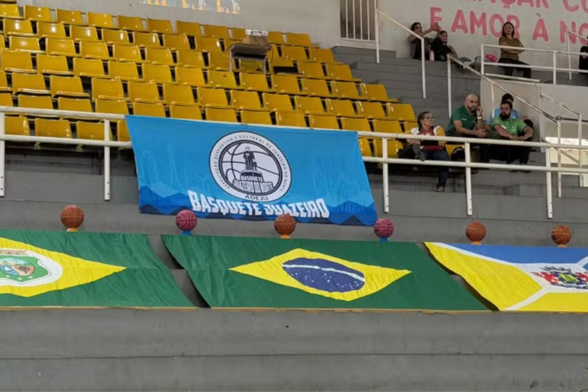 Vereador Bilinha apresenta projetos para homenagear atletas do Basquete Juazeiro e incentivar o esporte no município