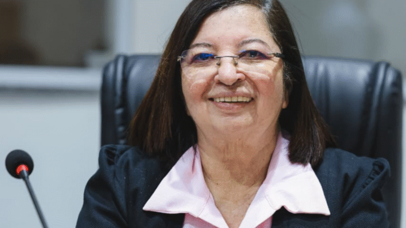 Vereadora Auricélia Bezerra propõe inclusão de disciplina sobre prevenção da gravidez na adolescência na rede municipal