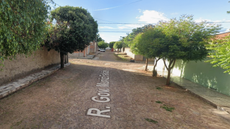 Vereadora Auricélia Bezerra solicita recuperação da pavimentação em rua do bairro Novo Juazeiro