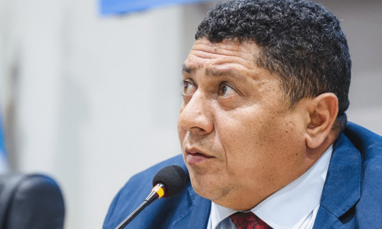 Vereador Badu solicita operação tapa-buracos e melhorias na Avenida José Bezerra, na Vila Fátima