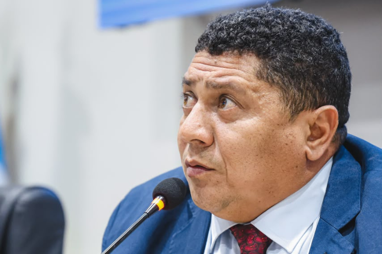Vereador Badu solicita operação tapa-buracos e melhorias na Avenida José Bezerra, na Vila Fátima