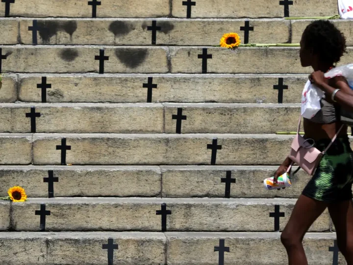 Brasil registra queda nas mortes violentas em 2025, mas feminicídios batem novo recorde