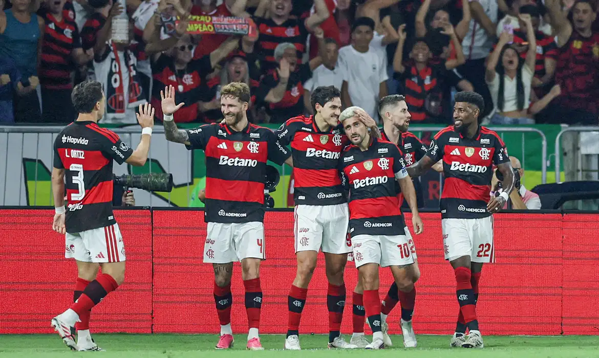 Flamengo vence o Cruzeiro e avança às quartas de final da Libertadores