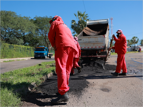 Vereador Lukão solicita recapeamento no Triângulo e limpeza de via no Campo Alegre