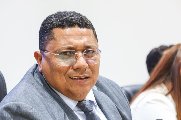 Vereador Badú solicita operações tapa-buracos no Limoeiro e Novo Juazeiro