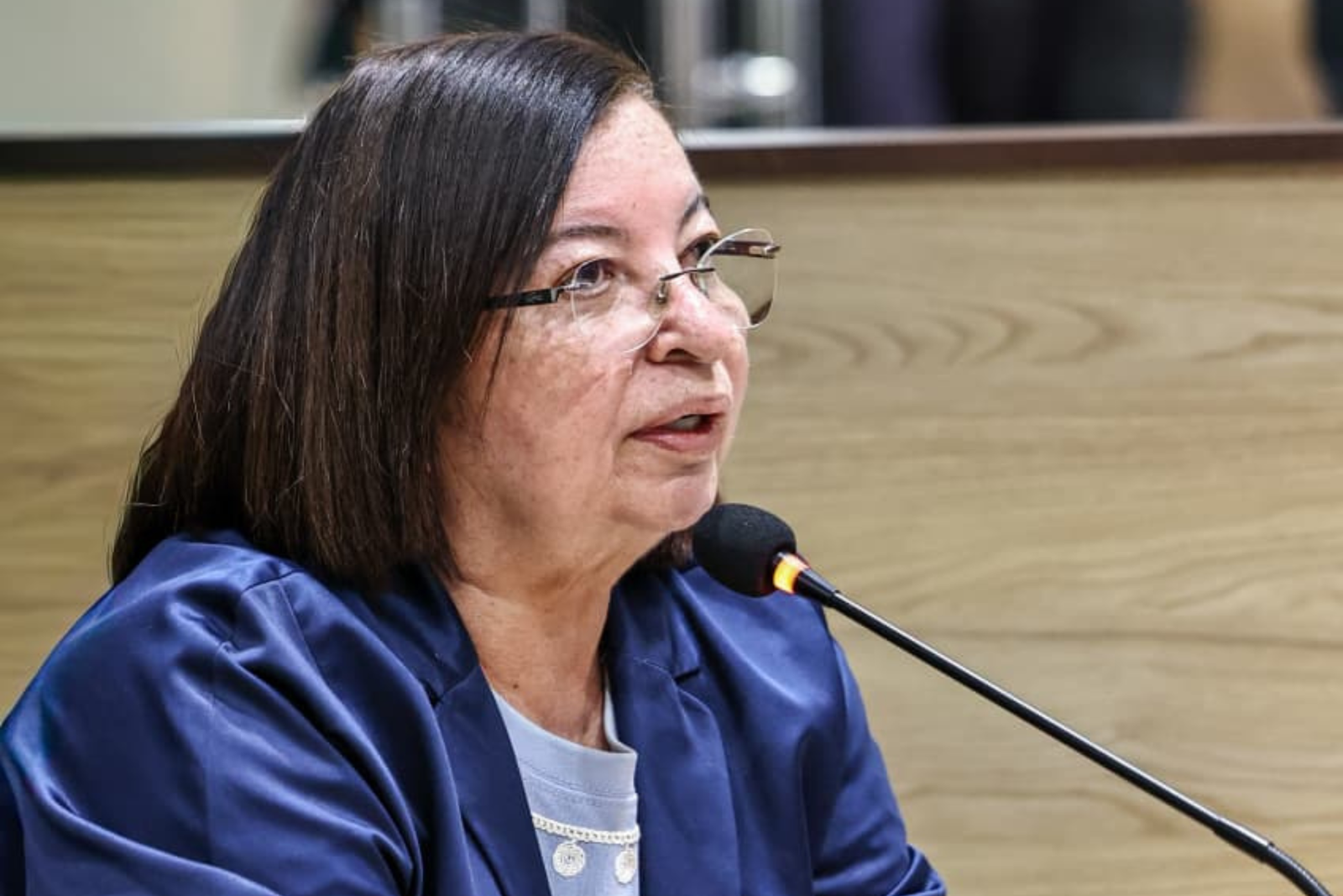 Vereadora Auricélia Bezerra cobra recuperação asfáltica em vias do Novo Juazeiro e Pirajá