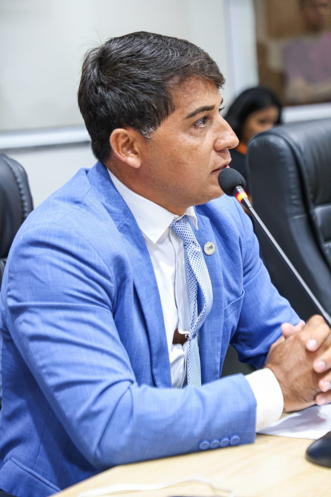Vereador Rafael Cearense solicita tapa-buracos na Vila Três Marias e limpeza de estrada no Sítio Carás do Umarí
