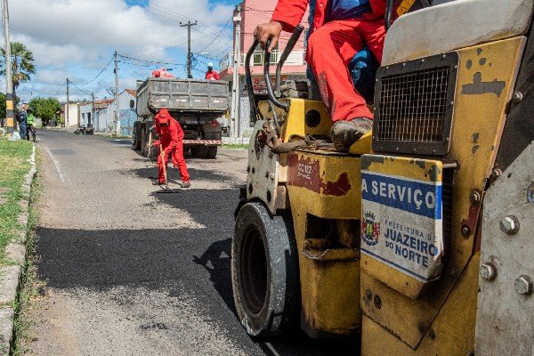 Vereador Badú solicita operação tapa-buracos em ruas dos bairros Franciscanos e Limoeiro