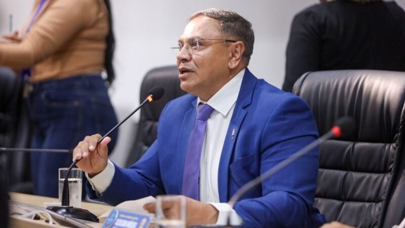 Vereador Cleilson Móveis cobra ações contra esgoto a céu aberto em ruas dos bairros Franciscano e Triângulo