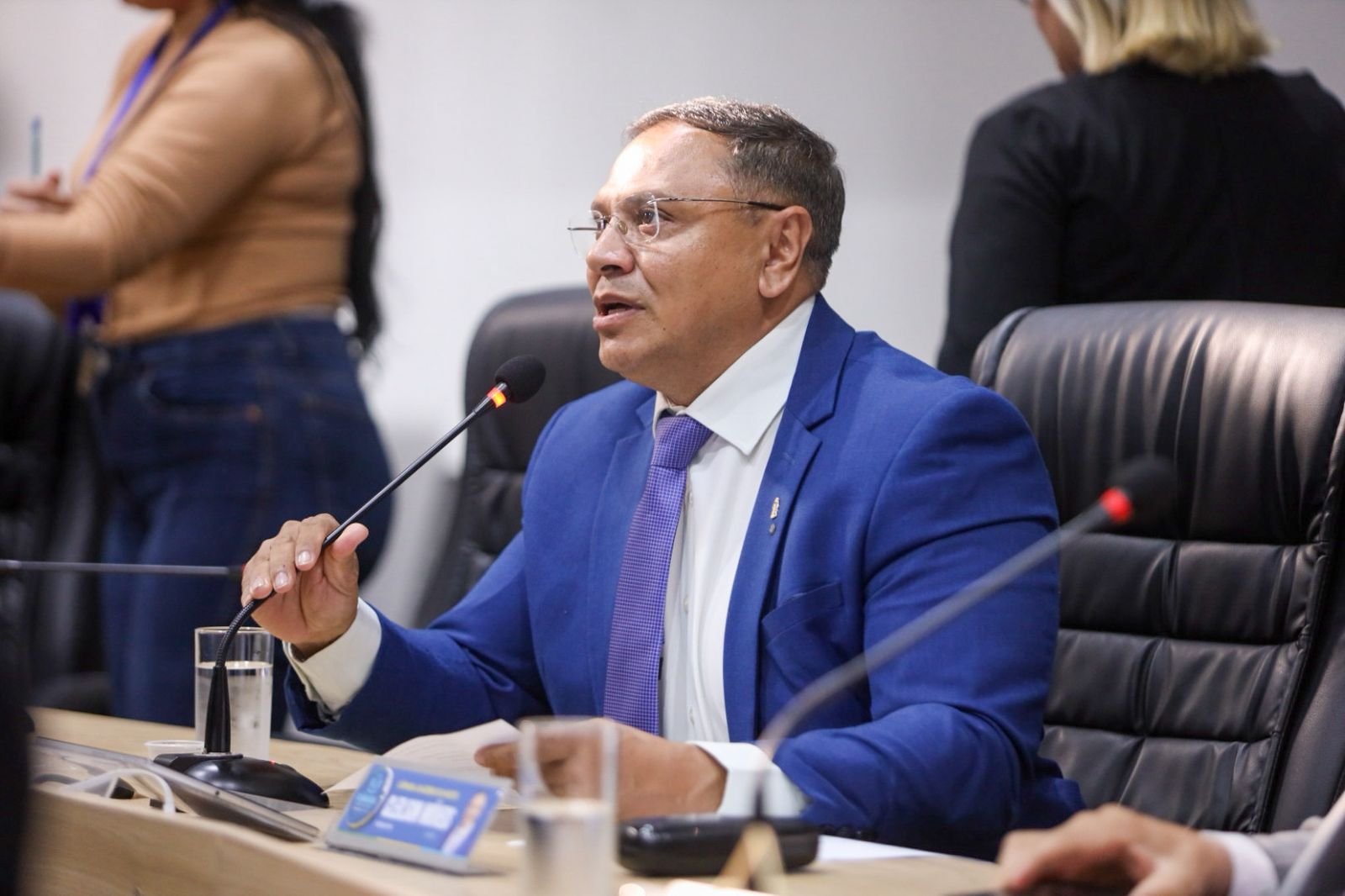 Vereador Cleilson Móveis cobra ações contra esgoto a céu aberto em ruas dos bairros Franciscano e Triângulo