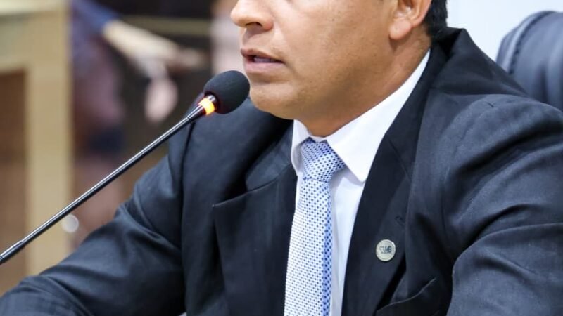 Vereador Rafael Cearense solicita limpeza urbana e operação tapa-buracos em Juazeiro
