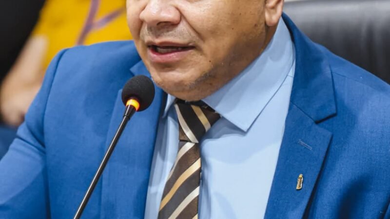 Vereador Cleilson Móveis solicita retirada de entulhos, sistema de esgoto e medidas de segurança escolar