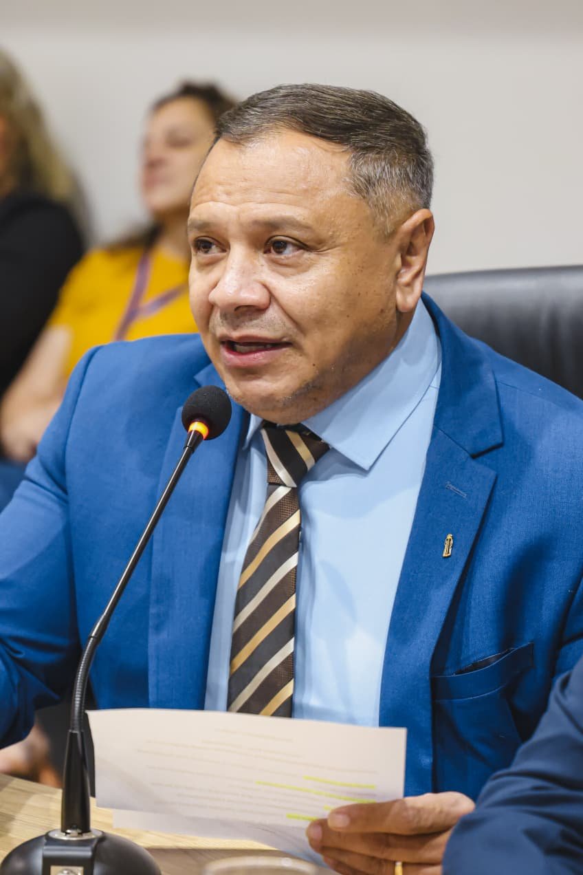 Vereador Cleilson Móveis solicita retirada de entulhos, sistema de esgoto e medidas de segurança escolar
