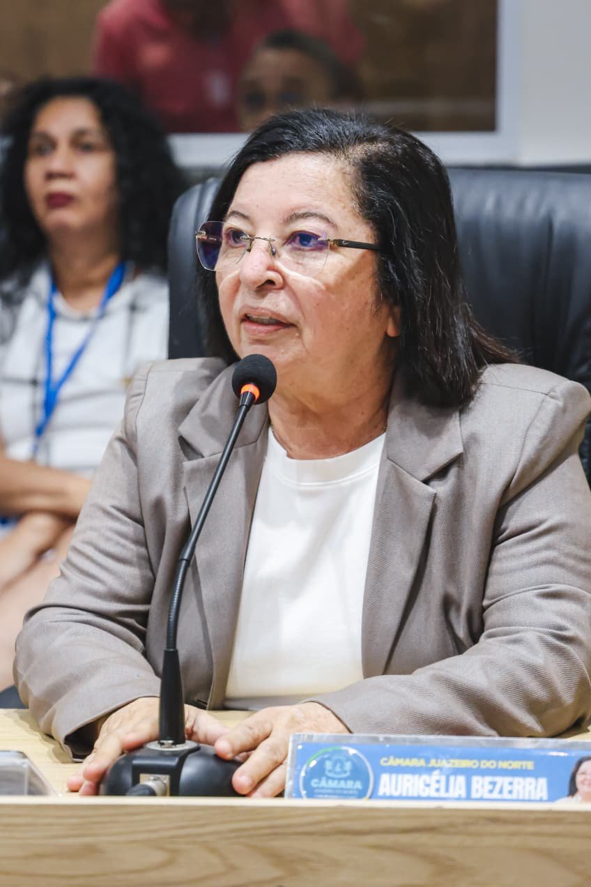Vereadora Auricélia Bezerra cobra recuperação de calçamento e avaliação da drenagem no bairro José Geraldo da Cruz