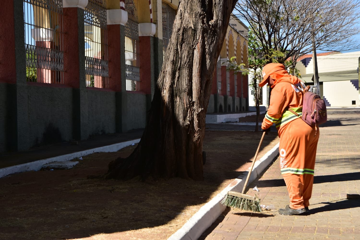 Vereador Badú cobra capinação e limpeza de ruas nos bairros Triângulo e Santo Antônio